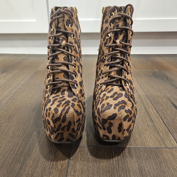 NEW Breckelles Leopard Spiked Platform Booties - Size 9 - Picture 4 of 15